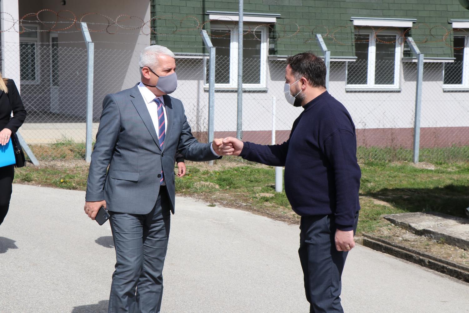 Ministri Xhelal Sveçla vizitoi Qendren e Mbajtjes në Vranidoll